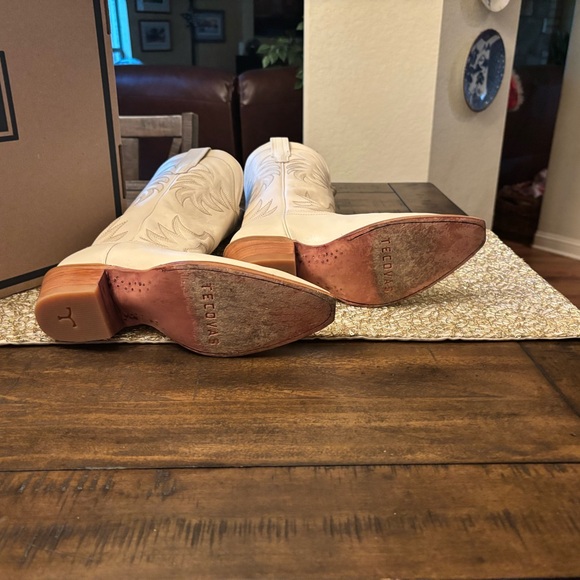 Tecovas Cream Heeled Boots Western Style - Picture 9 of 10